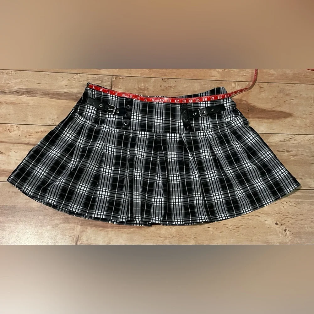 NEW 2 XL ROMWE PUNK Plus Tartan Buckled Detail Pleated Skirt - Picture 4 of 8